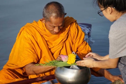 Không ăn phi thời là giới cốt yếu của Bát Quan Trai Giới